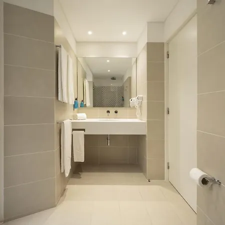 Serviced - Santos * ליסבון