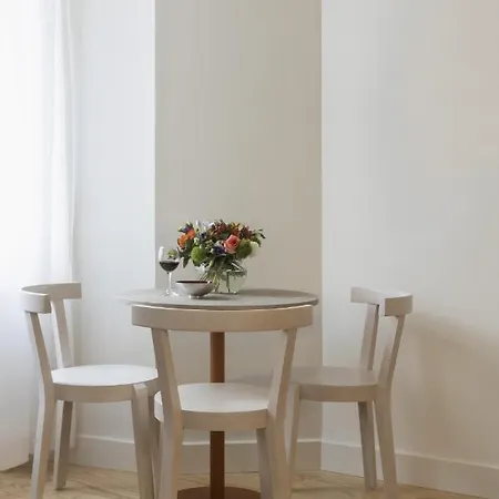 Serviced - Santos ליסבון